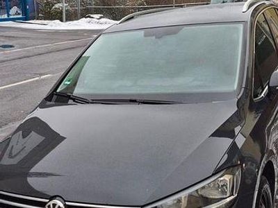 Grau Gebraucht 2016 VW Touran Highline Van / Kleinbus | 9.500 € (Teuer)