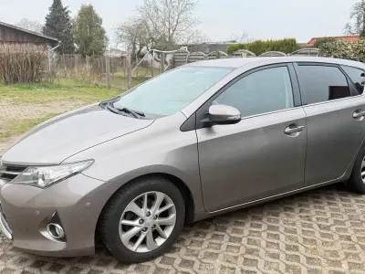 Gebraucht Toyota Auris 90 PS (66 kW) 2013 Grau Kleinwagen