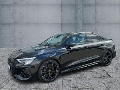 Gebraucht Audi RS3 Sport 400 PS (294 kW) 2023 Mythosschwarz metallic Limousine