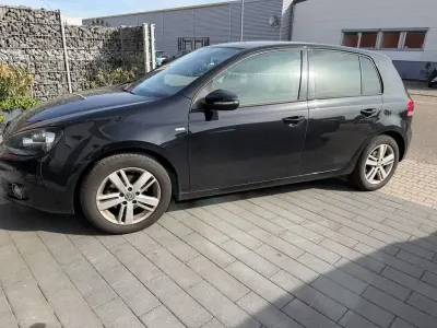 Gebraucht VW Golf VII Match 105 PS (77 kW) 2012 Schwarz Limousine