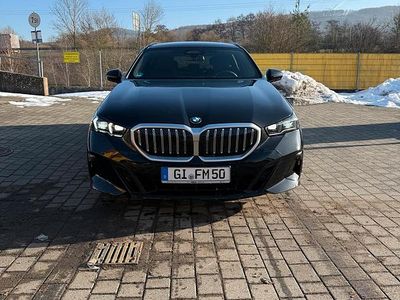 Gebraucht BMW 520 M Sport 197 PS (144 kW) 2024 Schwarz Kombi