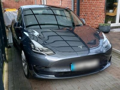 Grau Gebraucht 2020 Tesla Model 3 Limousine | 25.500 € (Fairer Preis)