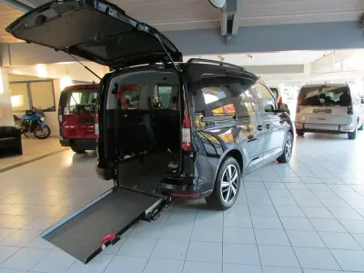 Second-hand VW Caddy Move 122 CP (89 kW) 2021 Negru Monovolum