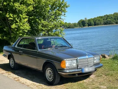 Gebraucht Mercedes 230 136 PS (100 kW) 1984 Grau Limousine