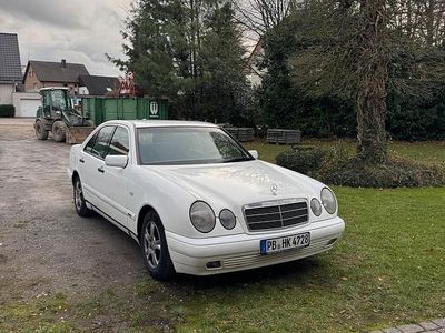 Mercedes E200