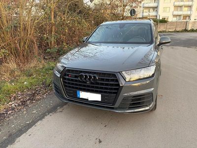 Grau Gebraucht 2018 Audi SQ7 Comfort SUV | 33.500 € (Fairer Preis)