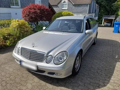 Gebraucht Mercedes E220 Classic 150 PS (110 kW) 2004 Silber Kombi