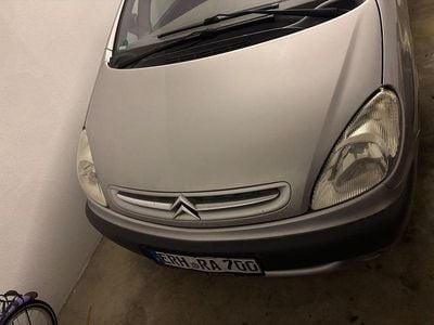 Grau Gebraucht 2000 Citroën Xsara Picasso Exclusive Van / Kleinbus | 2.199 € (Fairer Preis)