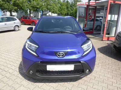 Gebraucht Toyota Aygo X Active 72 PS (52 kW) 2024 Silver grau SUV