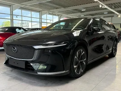 Neu Mazda 6e Takumi-Line 189 kW (258 PS) 2026 Schwarz Limousine