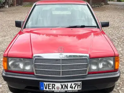 Gebraucht Mercedes 190 72 PS (52 kW) 1988 Rot Limousine