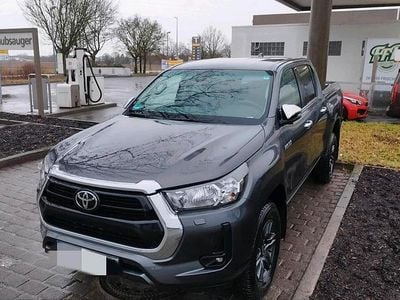 Gebraucht Toyota HiLux Comfort 150 PS (110 kW) 2024 Grau Pickup