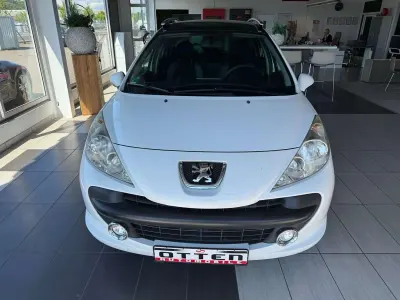 Gebraucht Peugeot 207 Urban Move 95 PS (69 kW) 2009 Weiß Kombi
