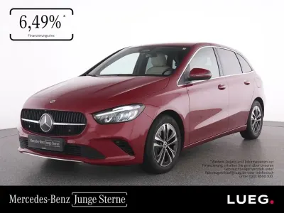Gebraucht Mercedes B220 Progressive 190 PS (139 kW) 2023 Rot Van / Kleinbus