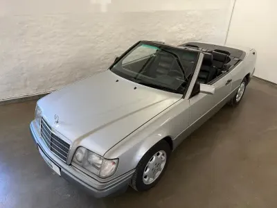 Gebraucht Mercedes E200 136 PS (100 kW) 1995 Silber Cabrio
