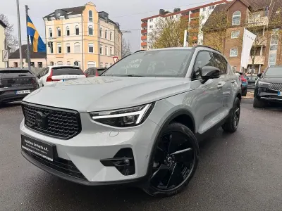 Gebraucht Volvo XC40 Plus 163 PS (119 kW) 2025 Vapour grey / metallic SUV