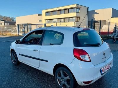 Weiß Gebraucht 2011 Renault Clio II Expression Kleinwagen | 1.500 € (Superpreis)