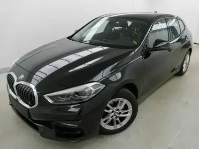 Gebraucht BMW 118 Sport Line 136 PS (100 kW) 2023 Saphirschwarz met. Kleinwagen