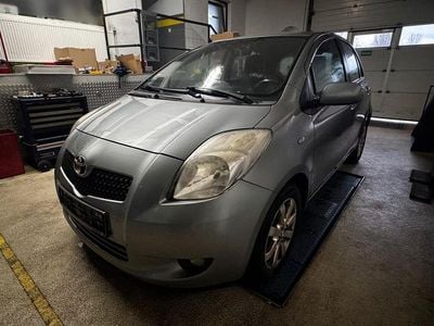 Grau Gebraucht 2008 Toyota Yaris Limousine | 4.190 € (Fairer Preis)