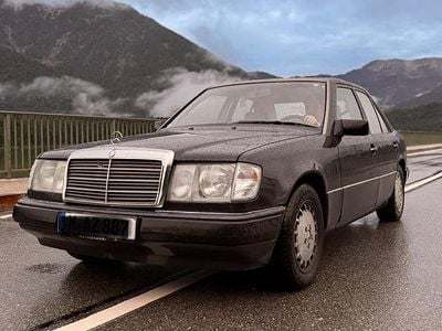 Blau Gebraucht 1993 Mercedes E230 Limousine | 2.000 €