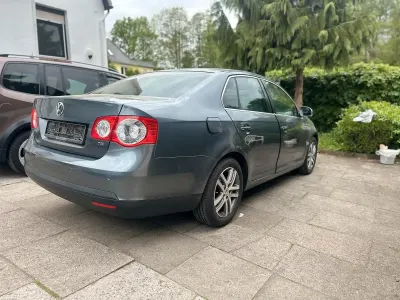 Gebraucht VW Jetta 140 PS (102 kW) 2007 Grau Limousine