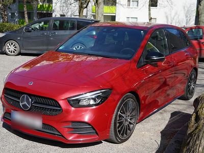 Gebraucht Mercedes B250 224 PS (164 kW) 2021 Rot Van / Kleinbus