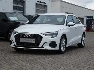 Gebraucht Audi A3 Business 110 PS (80 kW) 2023 Ibisweiss Limousine