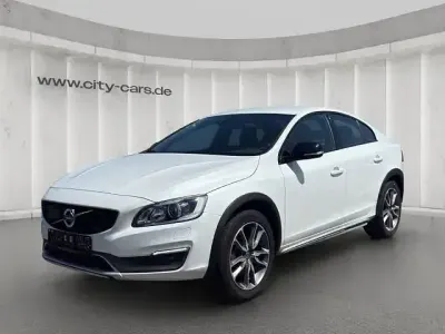 Używany Volvo S60 CC Summum 190 KM (139 kW) 2015 Biały Sedan/Limuzyna