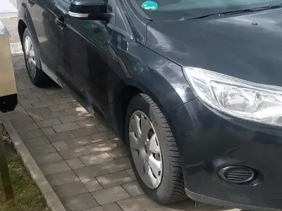 Gebraucht Ford Focus 117 PS (86 kW) 2013 Schwarz Kombi