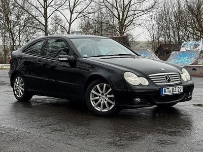 Gebraucht Mercedes C180 143 PS (105 kW) 2005 Schwarz Coupé