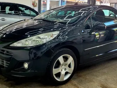 Gebraucht Peugeot 207 CC Active 120 PS (88 kW) 2012 Noir obsidien Cabrio