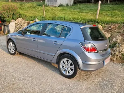 Gebraucht Opel Astra 102 PS (75 kW) 2009 Grün Kleinwagen