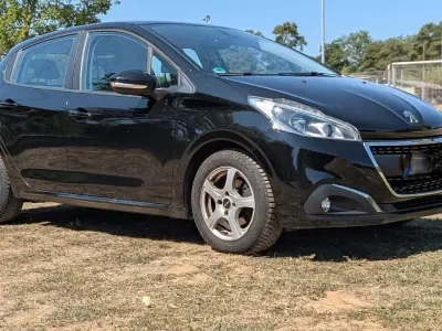 Gebraucht Peugeot 208 Urban Move 82 PS (60 kW) 2017 Schwarz Kleinwagen
