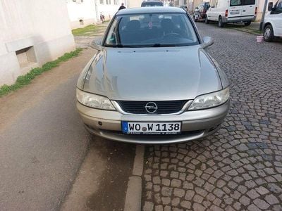 Gebraucht Opel Vectra 116 PS (85 kW) 1999 Gold Limousine