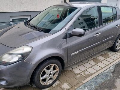 Gebraucht Renault Clio GrandTour 103 PS (75 kW) 2012 Grau Kombi