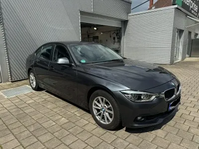 Gebraucht BMW 318 Advantage 136 PS (100 kW) 2017 Grau Limousine