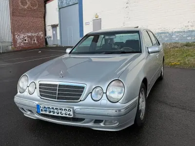 Używany Mercedes E320 197 KM (144 kW) 2000 Srebrny Sedan/Limuzyna