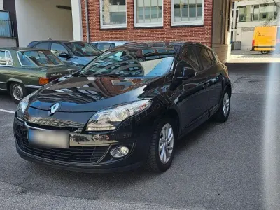 Usado Renault Mégane Bose Edition 116 HP (85 kW) 2013 Preto Sedan