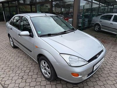 Gebraucht Ford Focus Ghia 116 PS (85 kW) 1999 Silber Limousine