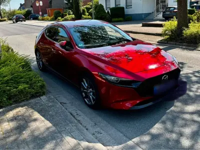 Gebraucht Mazda 3 Active 150 PS (110 kW) 2021 Rot Limousine