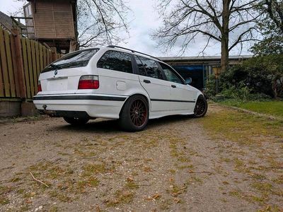 Gebraucht BMW 318 Sport Line 116 PS (85 kW) 1998 Weiß Kombi