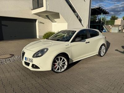 Gebraucht Alfa Romeo Giulietta Quadrifoglio Verde 120 PS (88 kW) 2015 Weiß Kleinwagen