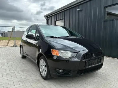 Gebraucht Mitsubishi Colt 95 PS (69 kW) 2013 Schwarz Kleinwagen