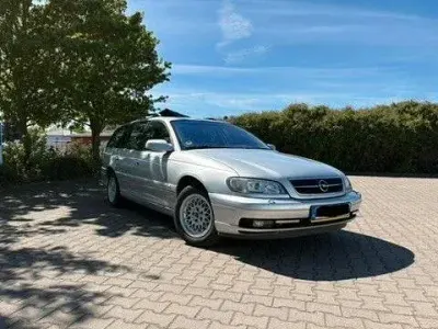 Usata Opel Omega Design Edition 144 CV (105 kW) 2002 Argento Station wagon