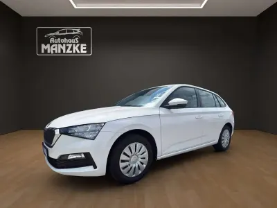 Gebraucht Skoda Scala Cool Plus 95 PS (69 kW) 2023 Candyweiss Kleinwagen