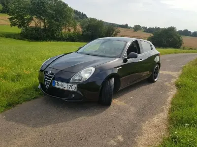 Second-hand Alfa Romeo Giulietta Super 120 CP (88 kW) 2012 Negru Hatchback