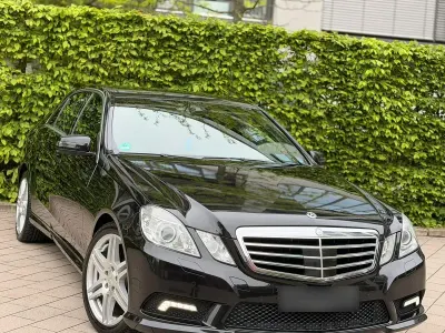 Używany Mercedes E250 AMG 204 KM (150 kW) 2010 Czarny Sedan/Limuzyna