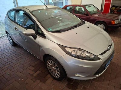 Silber Gebraucht 2010 Ford Fiesta Limousine | 4.600 € (Fairer Preis)