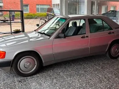 Gebraucht Mercedes 190 122 PS (89 kW) 1990 Silber Limousine