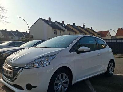 Gebraucht Peugeot 208 Style 82 PS (60 kW) 2014 Weiß Kleinwagen